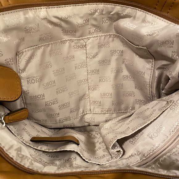 NWOT MICHAEL KORS CAMEL LEATHER BUCKET BAG - Picture 4 of 5